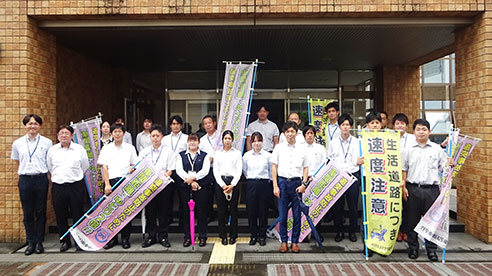 藤枝西高等学校前にて『夏の交通安全県民運動』の立哨活動を実施 写真