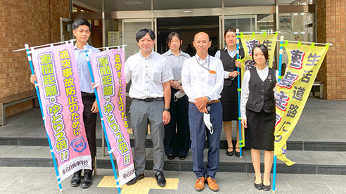 藤枝西高等学校前にて『秋の全国交通安全運動』の立哨活動を実施 写真