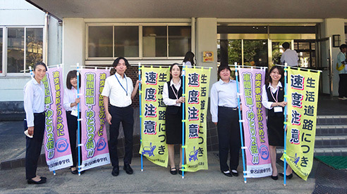 藤枝北高等学校前にて『秋の全国交通安全運動』の立哨活動を実施 写真