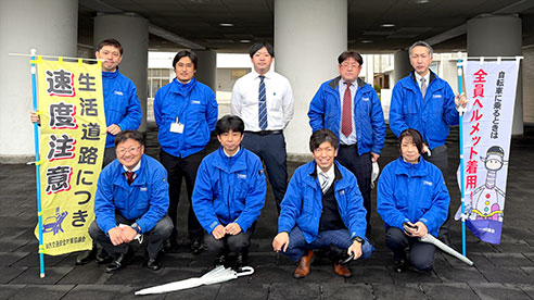 藤枝西高等学校前にて『春の全国交通安全運動』の立哨活動を実施 写真