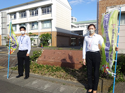 藤枝西高等学校校舎前の通学路