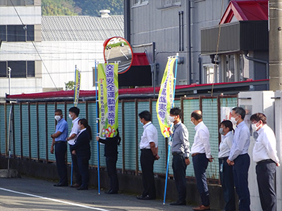 東名自動車学校正門前