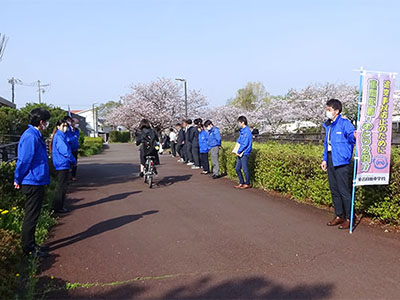 藤枝西高等学校舎前の通学路