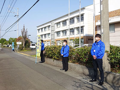 藤枝西高等学校正門前