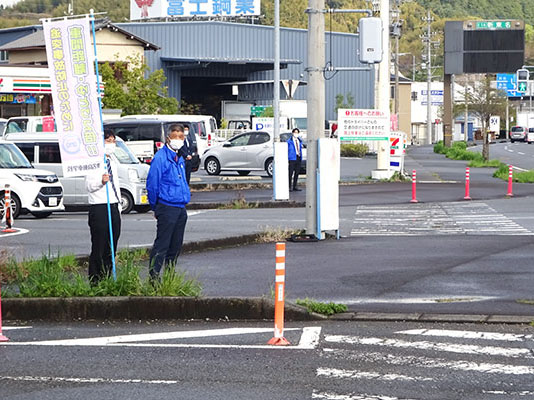 静清高等学校舎前の通学路