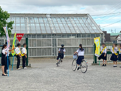藤枝北高等学校舎前の通学路