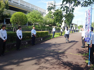 藤枝西高等学校の通用門前の通学路