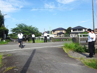 藤枝西高等学校の正門前