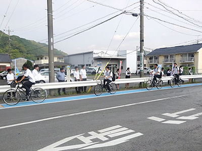 静清高等学校前の通学路