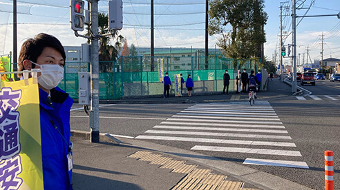藤枝北高等学校前にて『年末の交通安全県民運動』の交通安全活動を実施しました